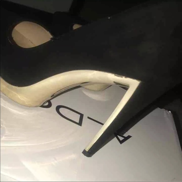 GOLD & BLACK ZARA PUMPS - Picture 3 of 3